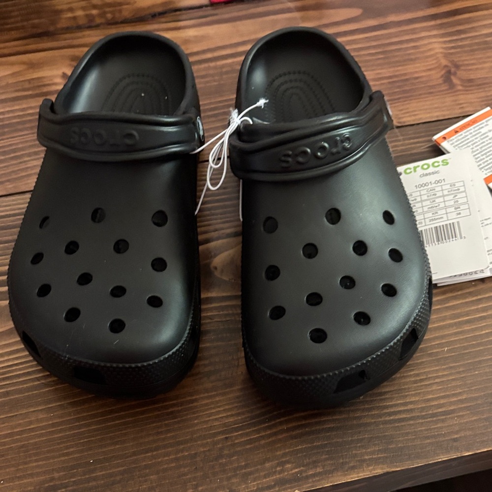 CROCS Classic Clog in Black